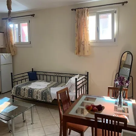 Little Yard & #4 Apartmán Naxos City