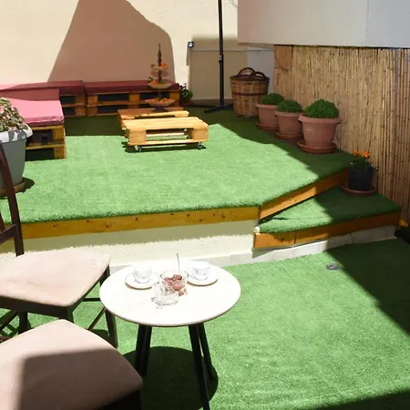 Little Yard & #4 Apartmán