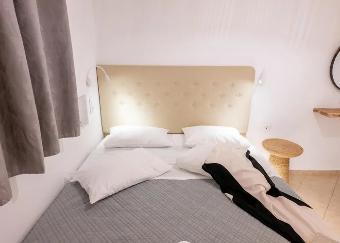 Little Yard & #4 Lägenhet Naxos City