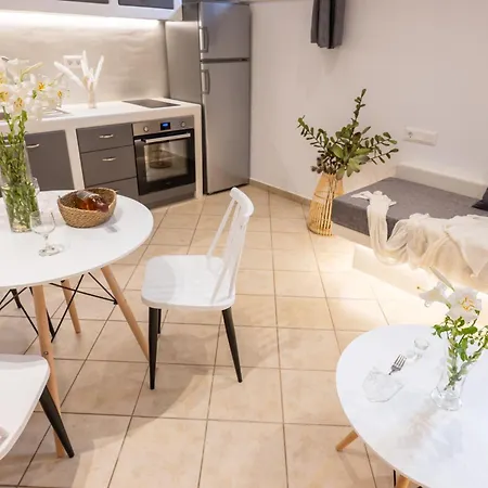 Little Yard & #4 アパート Naxos City