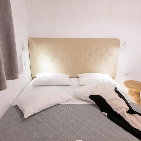 Little Yard & #4 アパート Naxos City