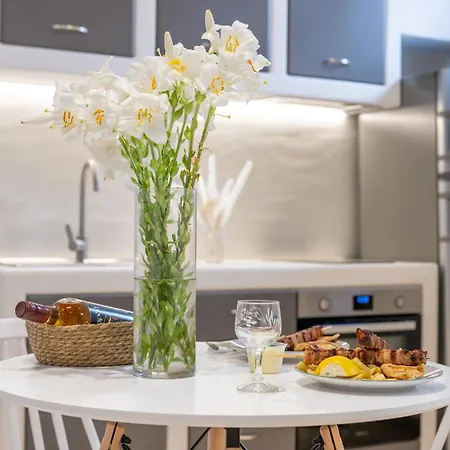 アパート Little Yard & #4 *