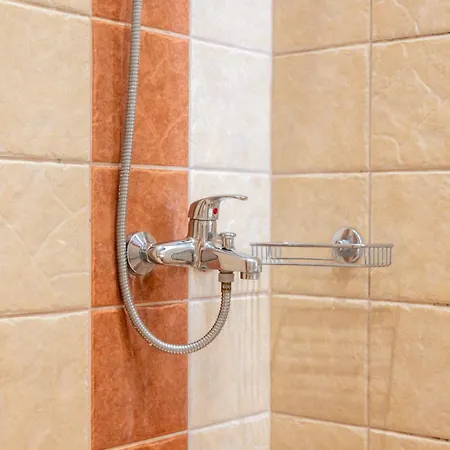 Little Yard & #4 アパート