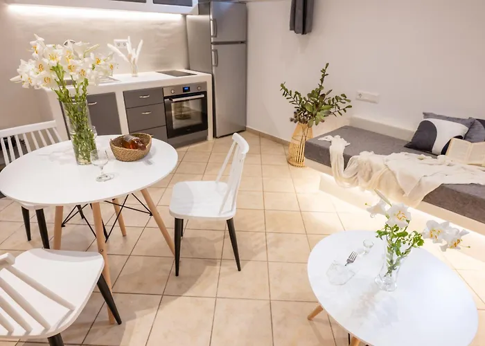 Little Yard & #4 Апартаменты Naxos City